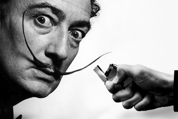 O artista Salvador Dalí e seu famosos bigode