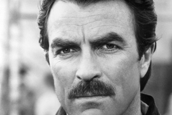 O ator Tom Selleck, famoso por seu papel másculo em "Magnum"
