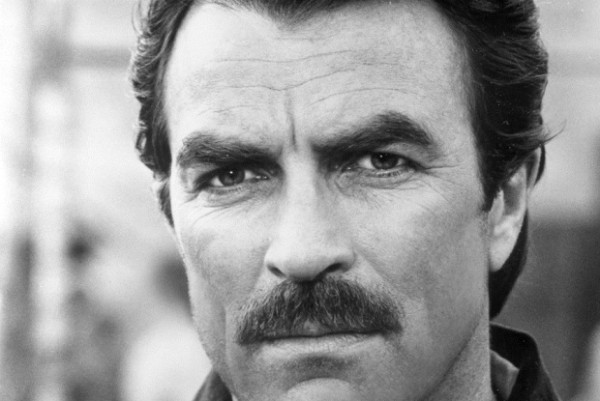 O ator Tom Selleck, famoso por seu papel másculo em "Magnum"