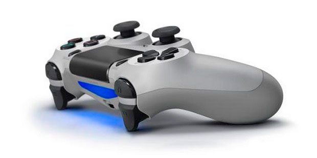 dualshock-4-20-aniversario-el-hombre