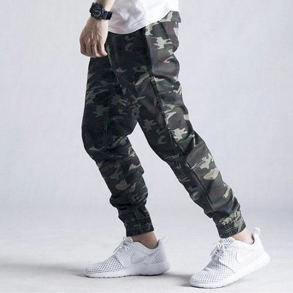 calça com estampa militar masculina