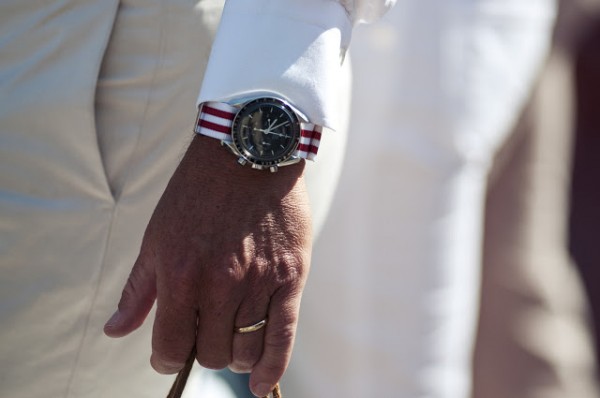 red-white-striped-nato-strap-fashion-watch-men