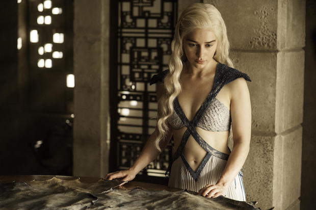 emilia-clarke-game-of-thrones