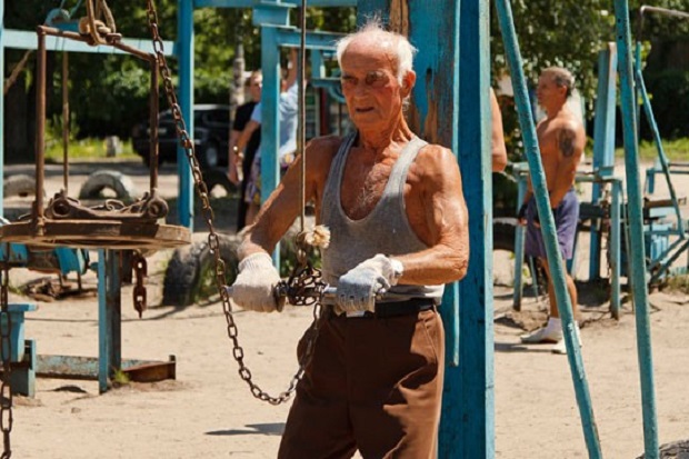 ht_soviet_gym_guy_kb_121026_wg