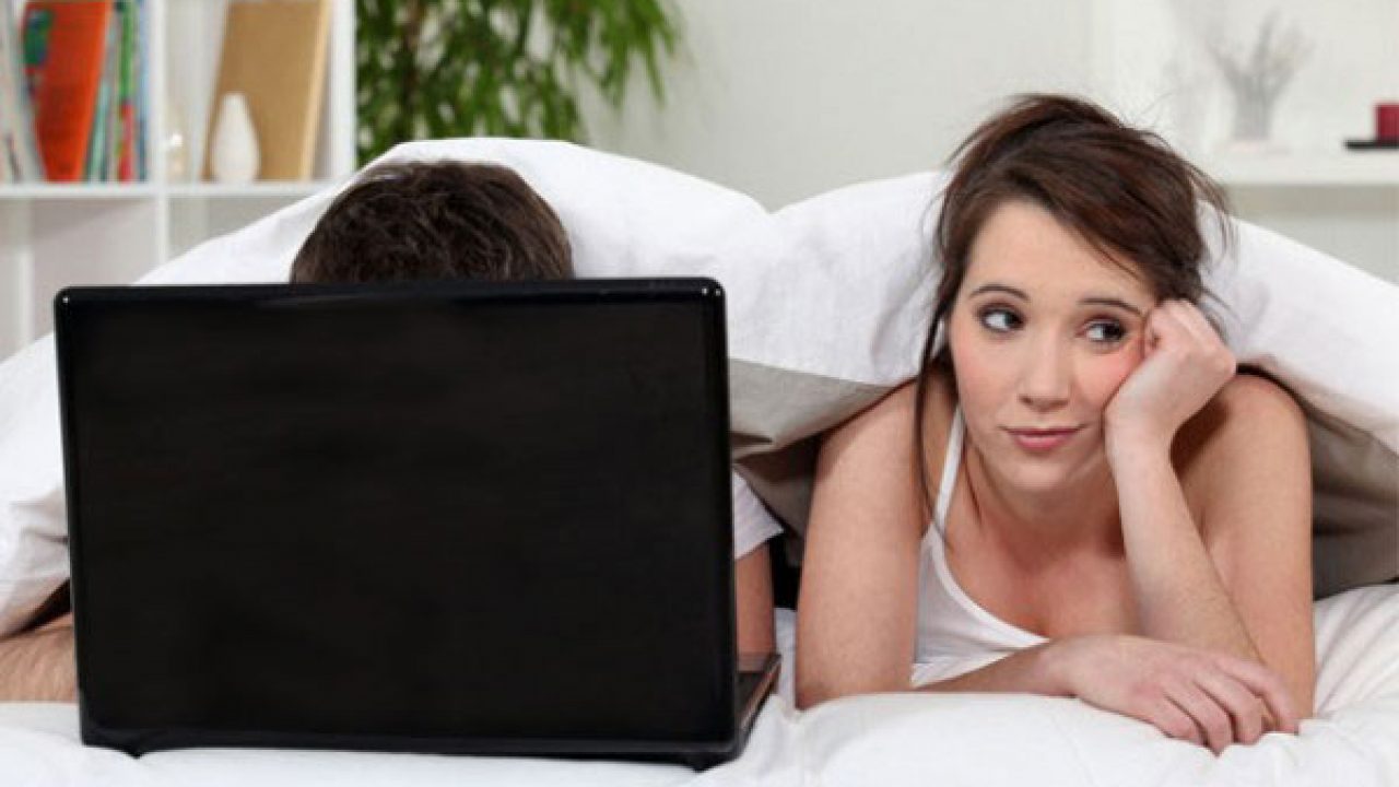 A tecnologia está sabotando nossa vida sexual, diz estudo - El Hombre