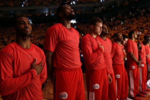 Os atletas do Clippers viraram o uniforme do avesso em protesto