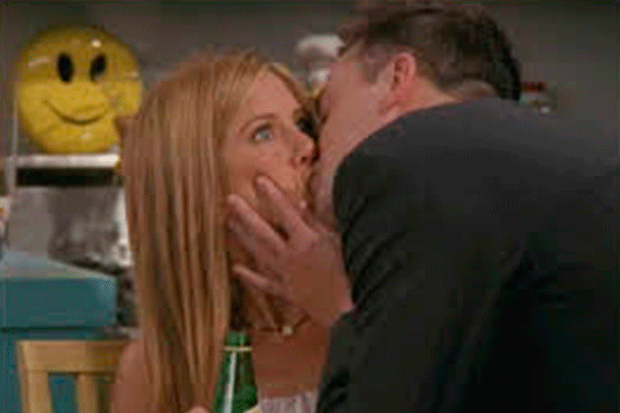 1-CHANDLER-BEIJO-RACHE