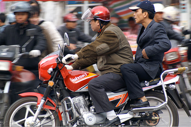 moto-transporte-china-el-hombre