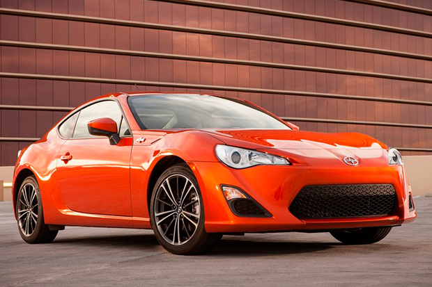 Scion-FR-S-el-hombre