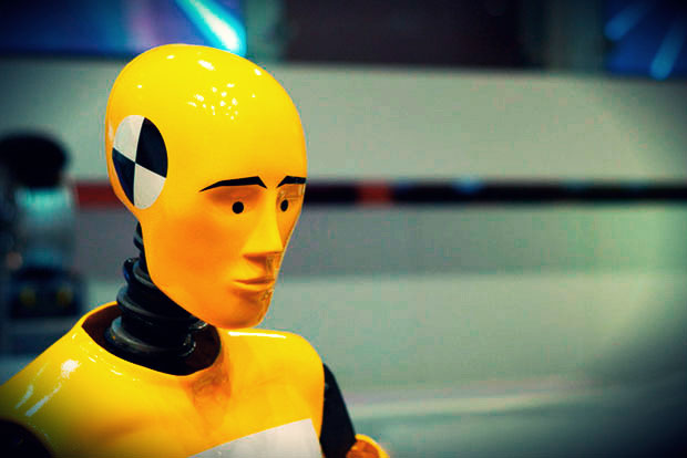 Como é a vida de um crash test dummy, o boneco de teste de colisão