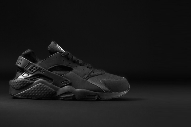 Nike-Air-Huarache-Triple-Black-2