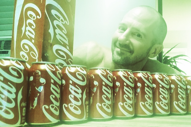 Ele tomou 10 latas de Coca-Cola por dia durante 1 mês