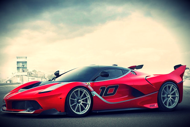 A nova Ferrari FXXK é um verdadeiro foguete com rodas