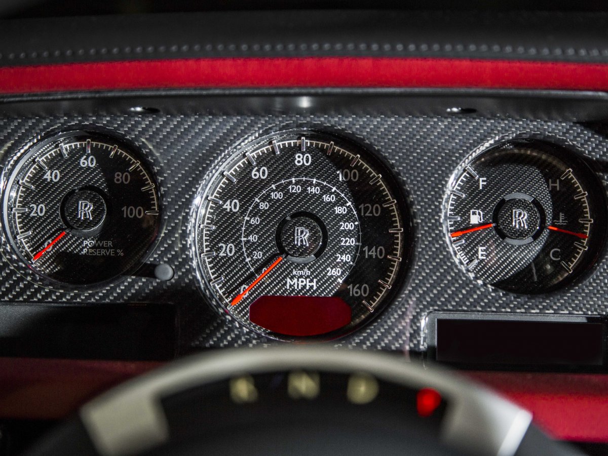 in-true-rolls-royce-fashion-the-nighthawk-doesnt-have-a-tachometer--it-has-a-power-reserve-gauge