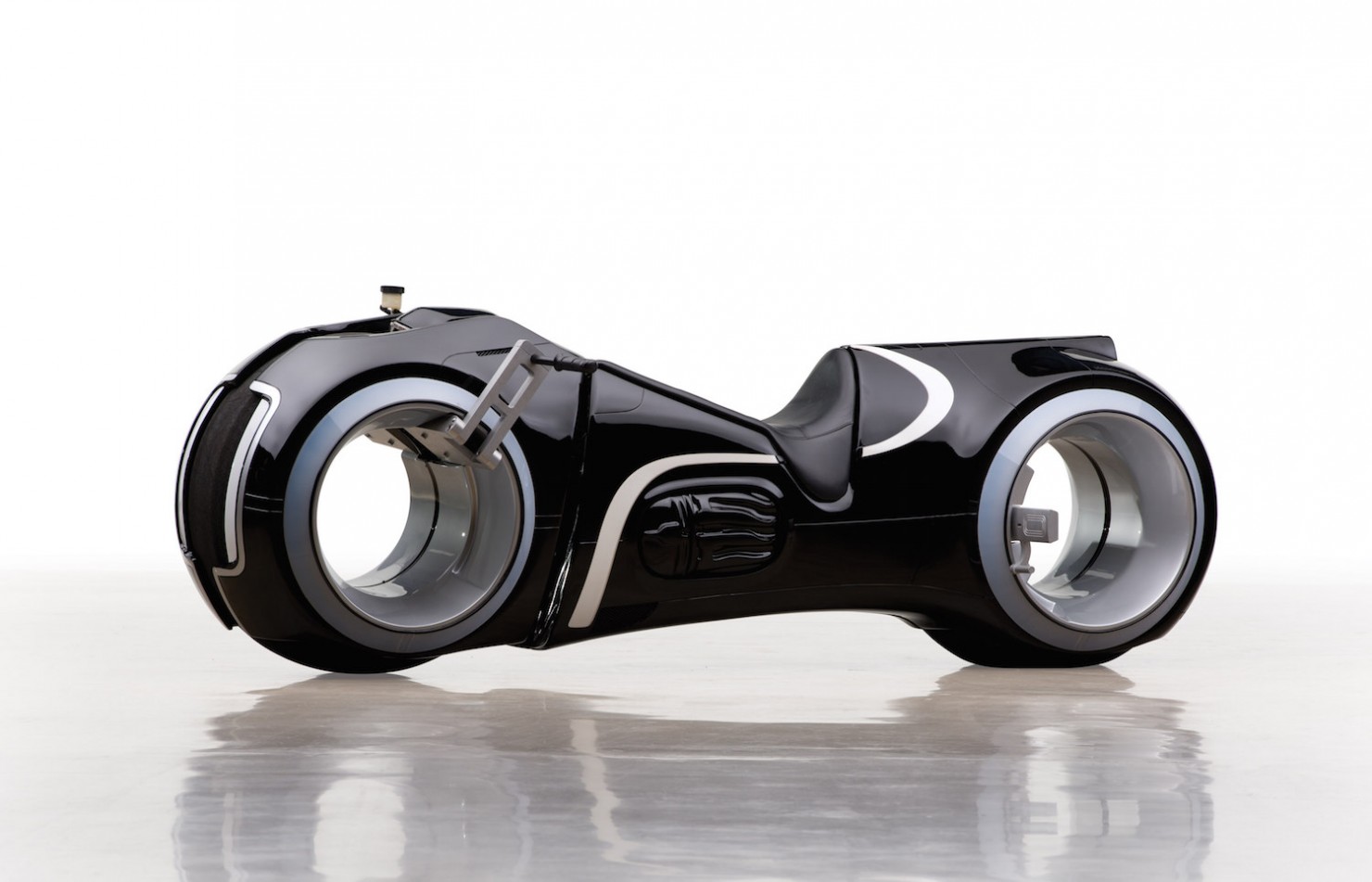 Tron-Lightcycle-2-1480x951