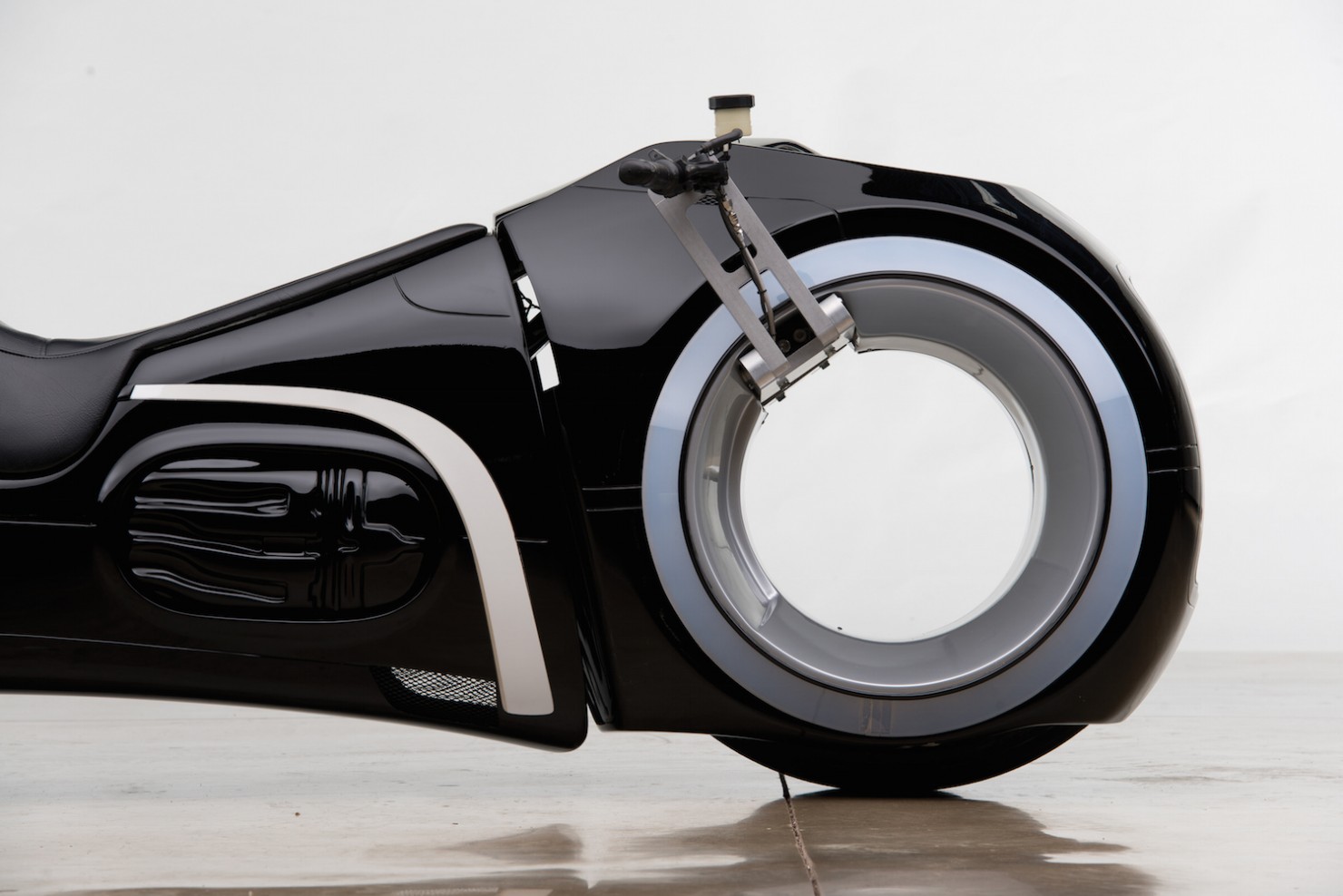 Tron-Lightcycle-4-1480x988