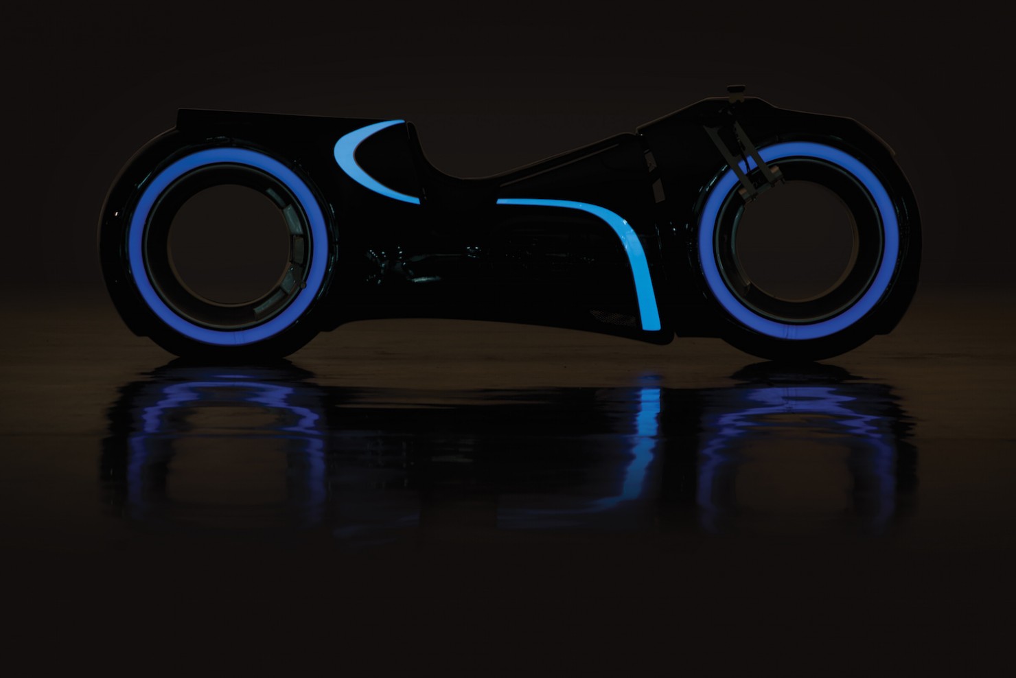 Tron-Lightcycle-9-1480x988