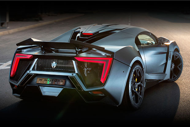 Lykan-Hypersport-6-el-hombre