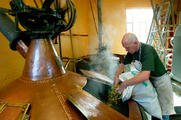 Brussel's-Museum-of-the-Gueuze-el-hombre