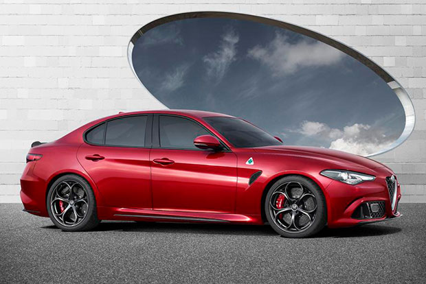 O novo supercarro da Alfa Romeo é um verdadeiro devorador de estradas