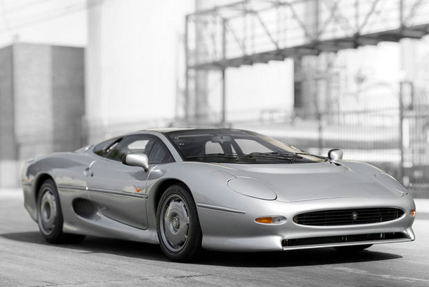 jaguar-xj220-el-hombre