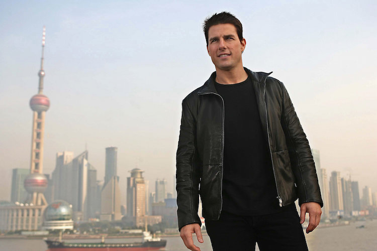 Tom-Cruise-got-hot-black-leather-jacket-view-China
