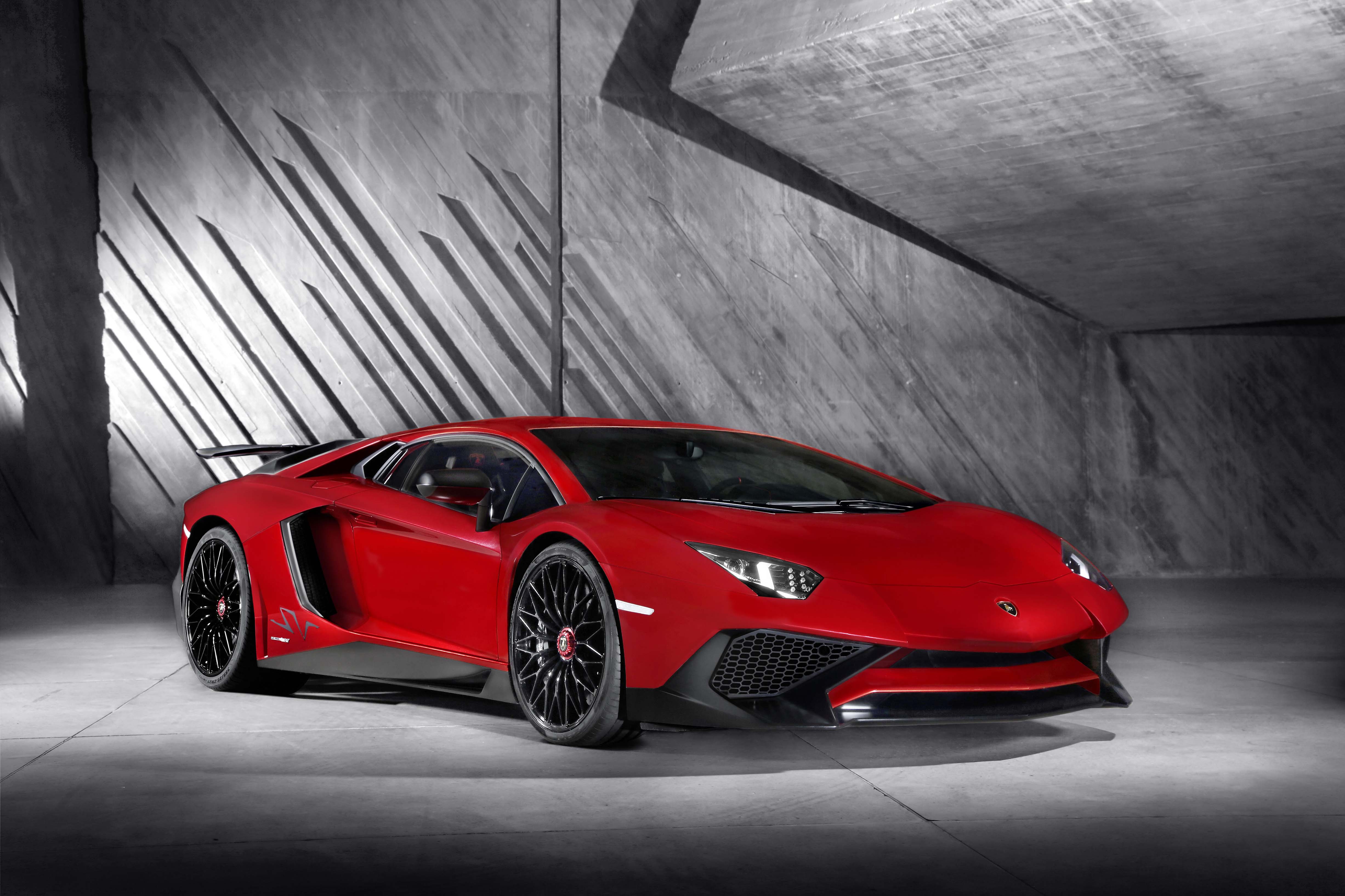 meet-the-baddest-lamborghini-in-all-the-land--the-aventador-superveloce