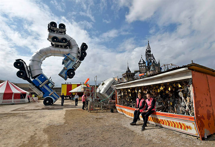 Dismaland-2-el-hombre