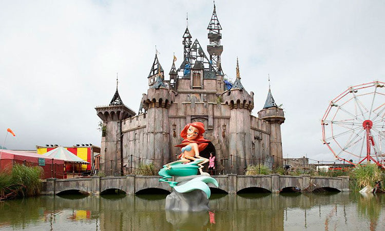 Dismaland-5-el-hombre