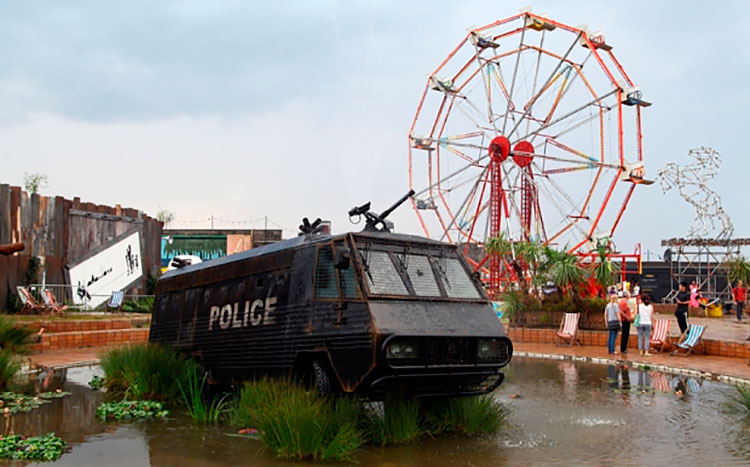 Dismaland-6-el-hombre