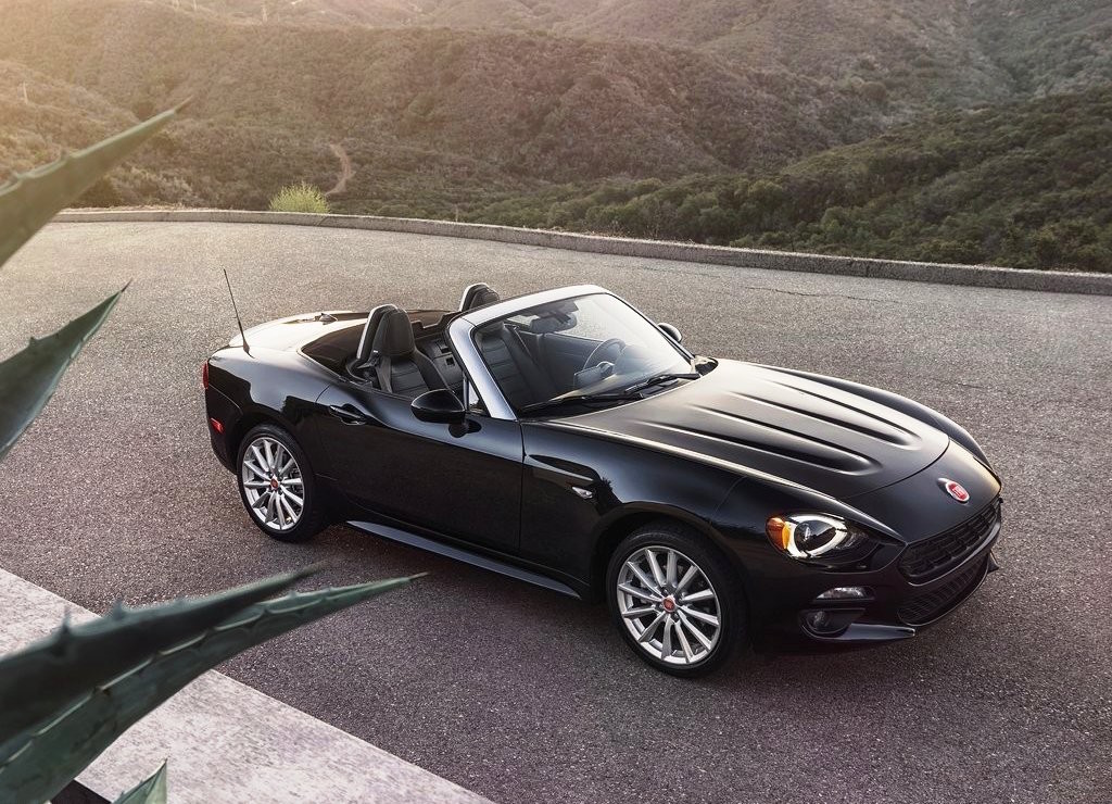 FIAT 124 SPIDER 2017 01