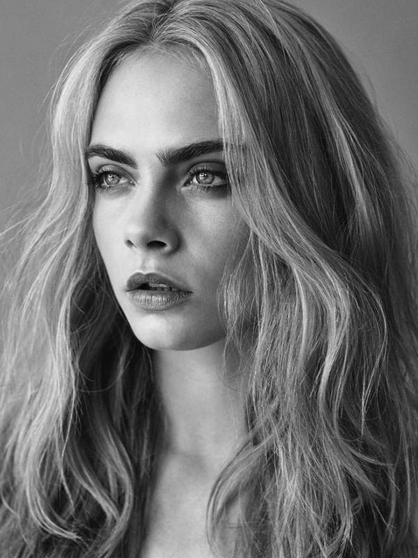 cara_delevingne_revealing_for_esquire_02-a0750a52_web