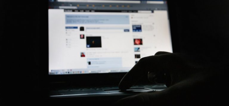 Quanto mais tempo no Facebook, mais depressivo e solitário você se sente, diz estudo