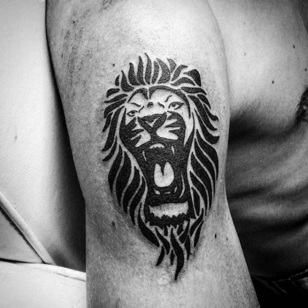 tatuagem de leão tribal