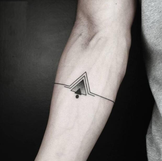 Tatuagem masculina pequena: 6 ideias e 28 fotos para se inspirar