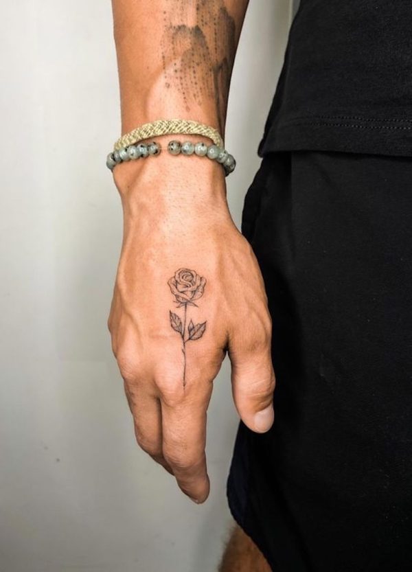 Tatuagem na mão masculina: 5 ideias e 15 fotos de inspiração