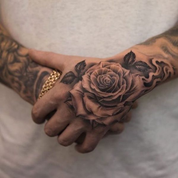 Tatuagem na mão masculina: 5 ideias e 15 fotos de inspiração