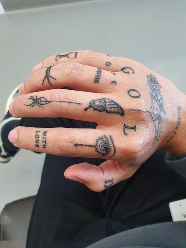 tatuagem mão masculina