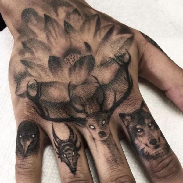 tatuagem mão masculina