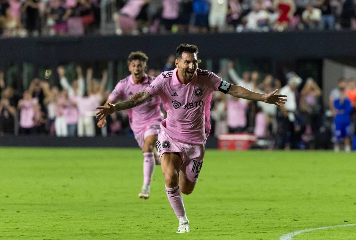 MESSI CHEGA MARCANDO GOLAÇO!!! 