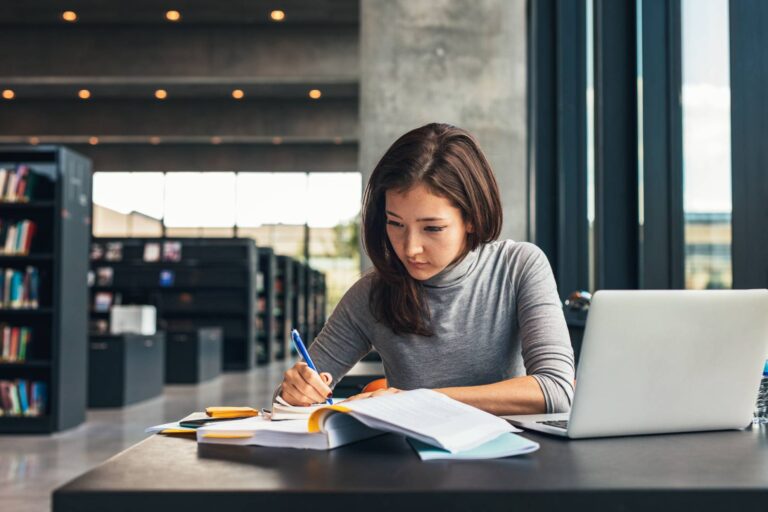 O preço do conhecimento: os efeitos colaterais de estudar demais