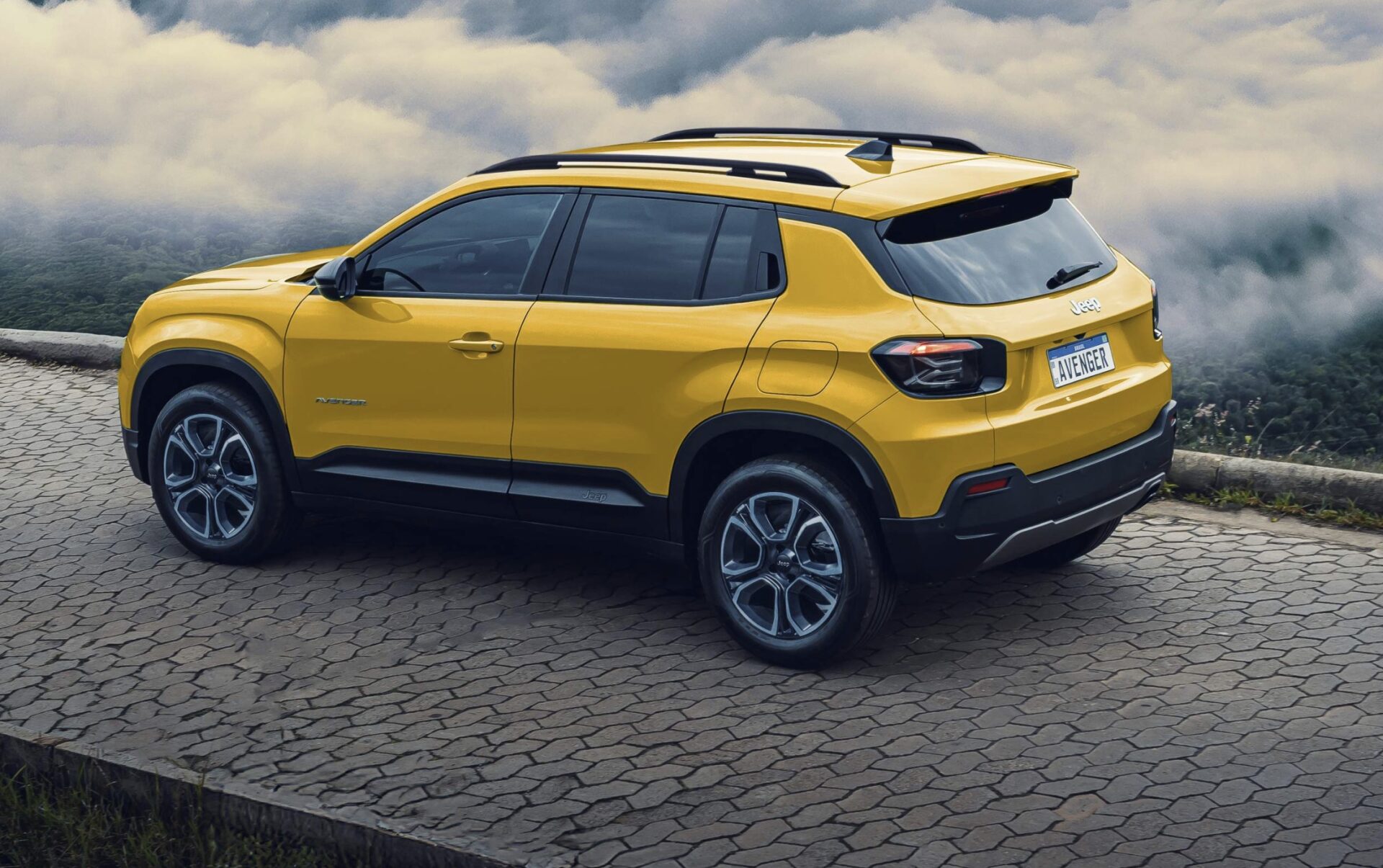 Jeep Avenger, SUV compacto, produção nacional, Stellantis, Porto Real