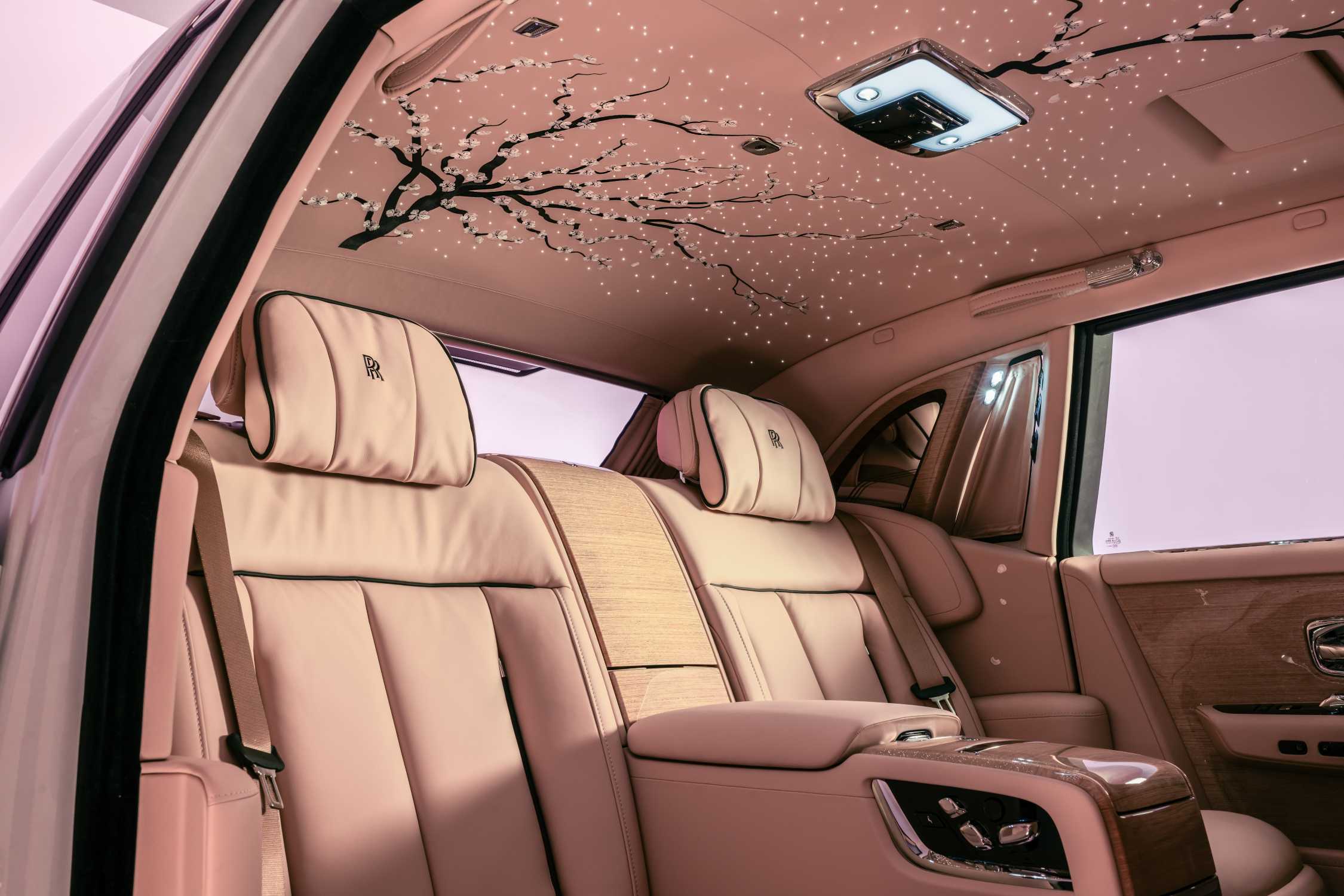 A Rolls-Royce criou um Phantom inspirado nas flores de cerejeira