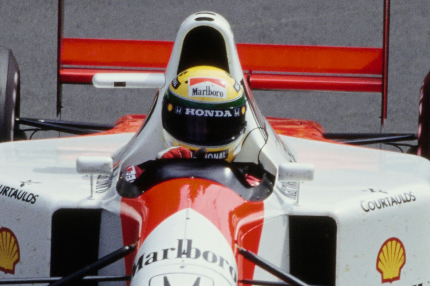 Capacete histórico de Senna é vendido por R$ 5,4 milhões em leilão