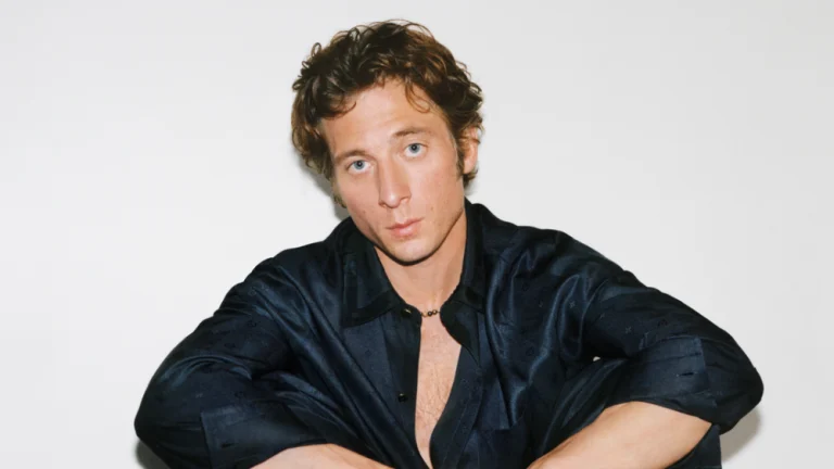 Jeremy Allen White é o novo embaixador da Louis Vuitton