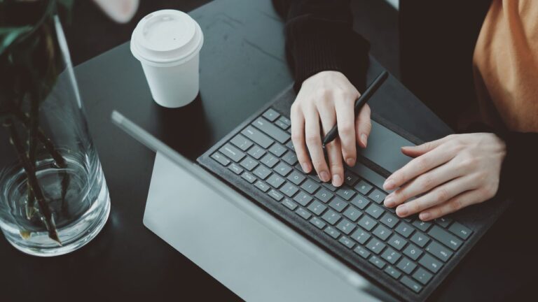 Como usar o LinkedIn para se destacar na sua área