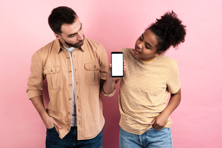 Como a Tecnologia Está Transformando os Relacionamentos Modernos