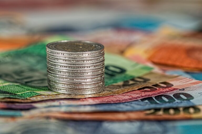 Estratégias Inteligentes para Economizar Dinheiro em 2023
