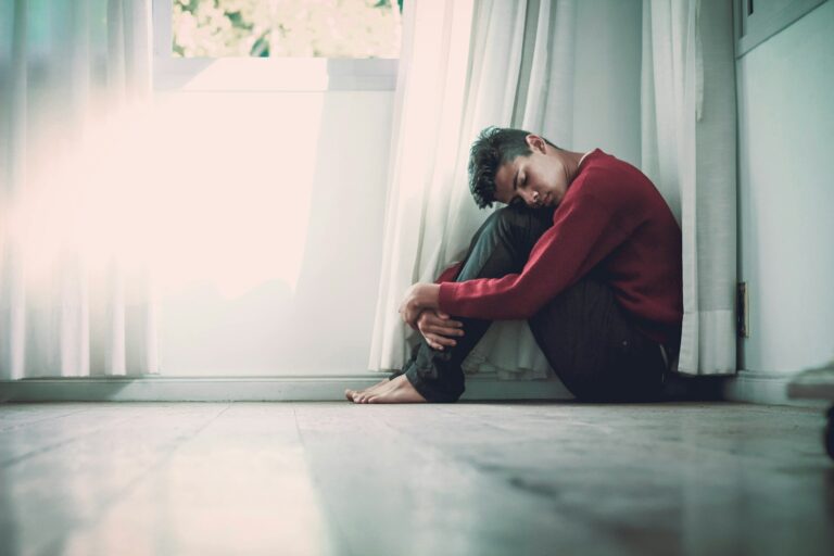 Homens e Saúde Mental: Quebrando o Tabu do Silêncio