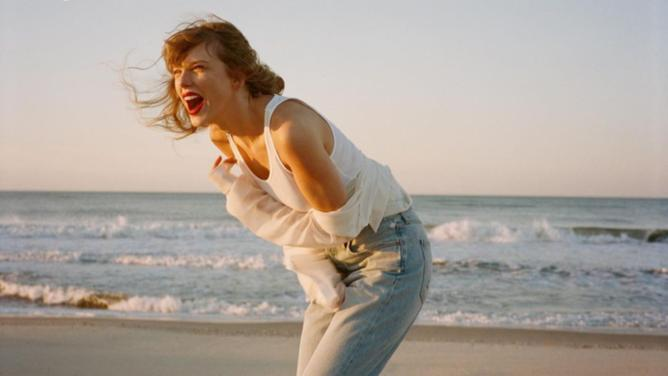 O Fenômeno Taylor Swift: Como “1989 (Taylor’s Version)” Está Dominando as Paradas